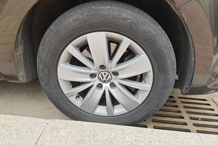 Used Volkswagen Sharan 2013 1.8TSI Standard Model Euro IV Right Front Wheel Hub