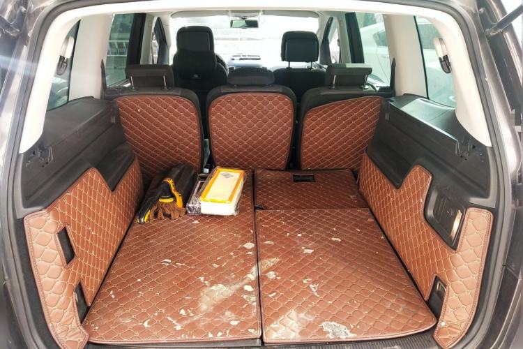 Used Volkswagen Sharan 2013 1.8TSI Standard Model Trunk