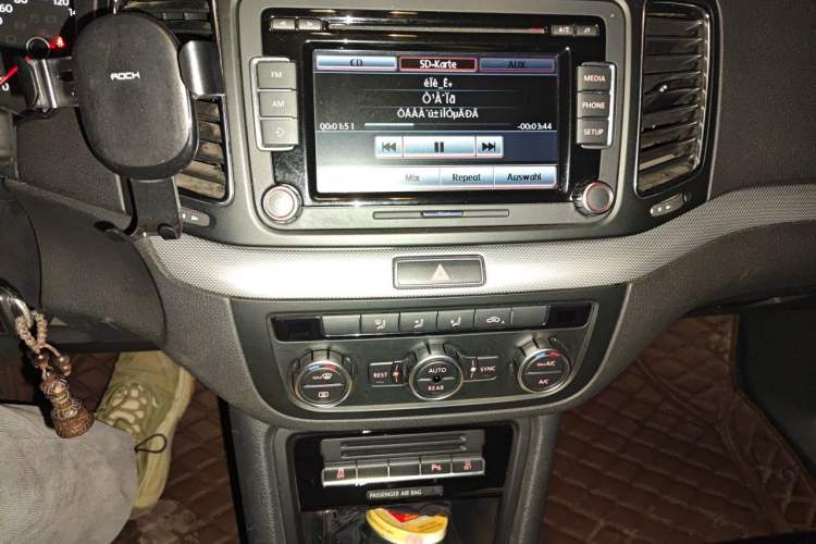 Used Volkswagen Sharan 2013 1.8TSI Standard Model Audio And AC Panel