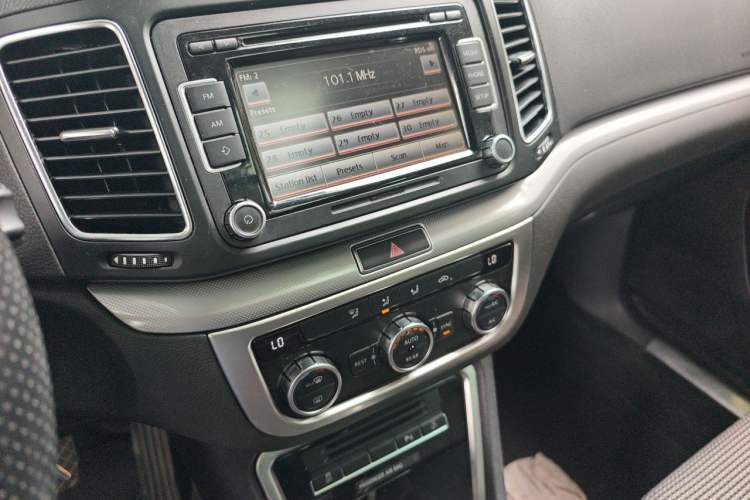 Used Volkswagen Sharan 2013 2.0 TSI Standard Model Audio And AC Panel