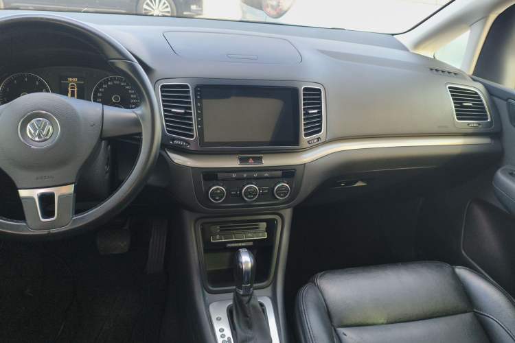 Used Volkswagen Sharan 2013 2.0 TSI Standard Model Audio And AC Panel