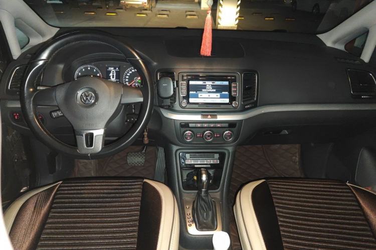 Used Volkswagen Sharan 2013 1.8TSI Standard Model Center Console