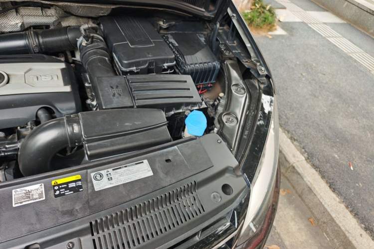 Used Volkswagen Sharan 2013 2.0 TSI Standard Model Engine Bay Left