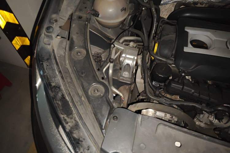 Used Volkswagen Sharan 2013 1.8TSI Standard Model Engine Bay Right