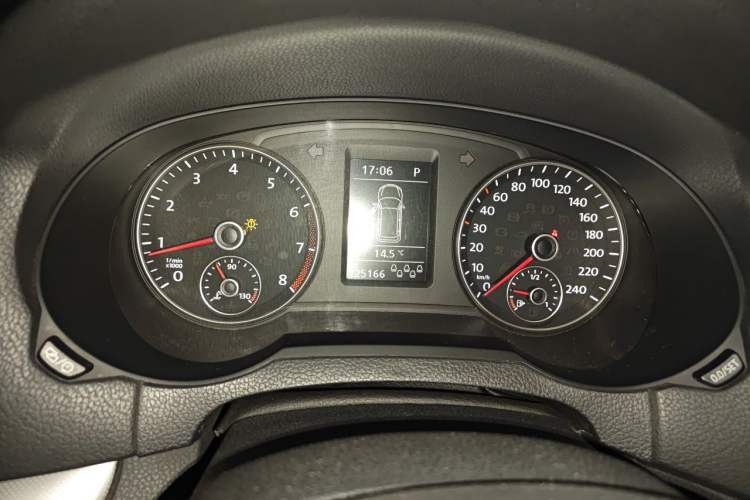 Used Volkswagen Sharan 2013 1.8TSI Standard Model Instrument Cluster