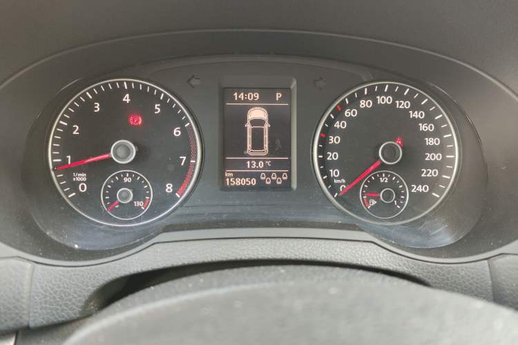 Used Volkswagen Sharan 2013 1.8TSI Standard Model Odometer Close Up