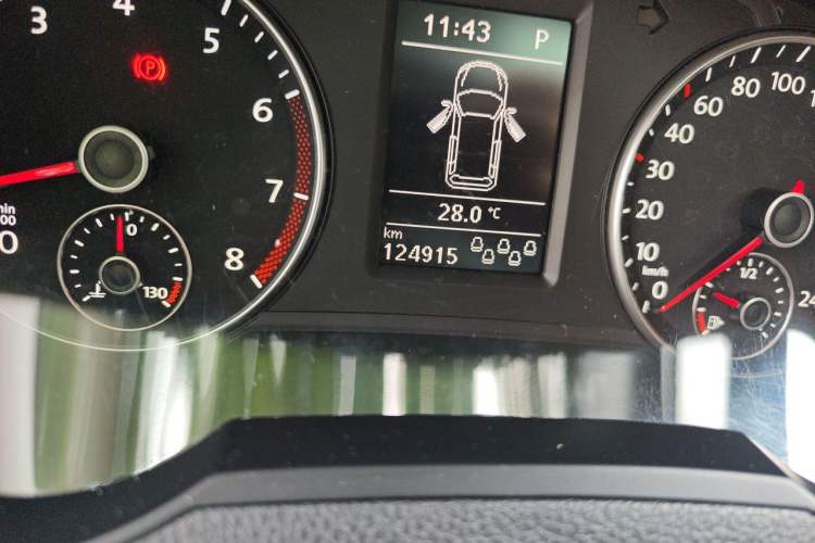 Used Volkswagen Sharan 2013 2.0 TSI Standard Model Odometer Close Up