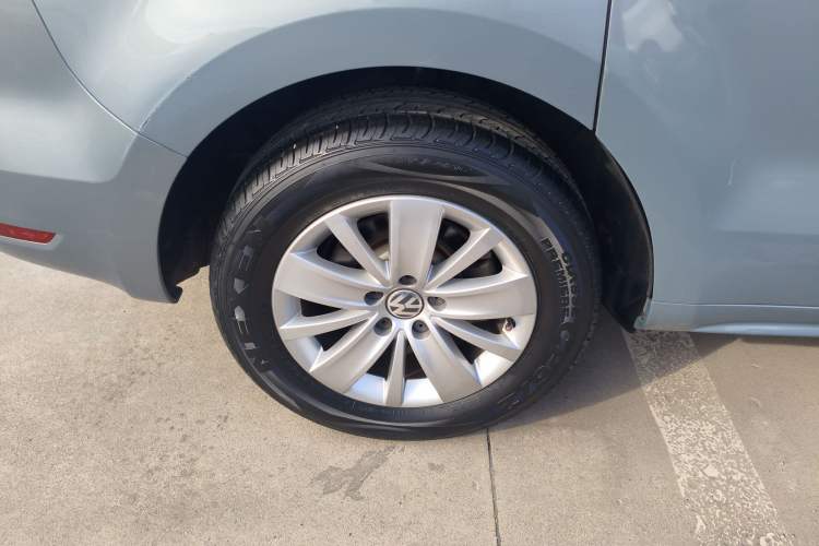 Used Volkswagen Sharan 2013 2.0 TSI Standard Model Right Rear Wheel Hub