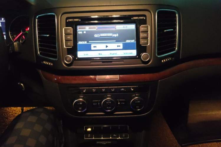 Used Volkswagen Sharan 2013 1.8TSI Comfort Model Euro IV Audio And AC Panel