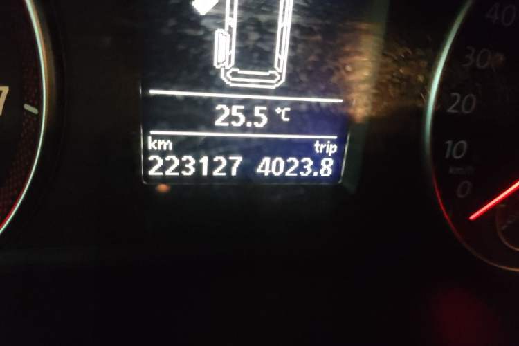 Used Volkswagen Sharan 2013 1.8TSI Comfort Model Euro IV Odometer Close Up