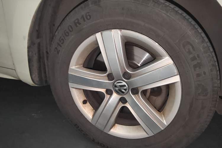 Used Volkswagen Sharan 2013 1.8TSI Comfort Model Euro IV Right Front Wheel Hub