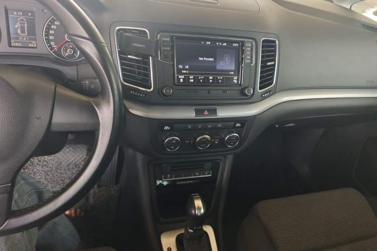 Used Volkswagen Sharan 2013 1.8TSI Standard Model Audio And AC Panel