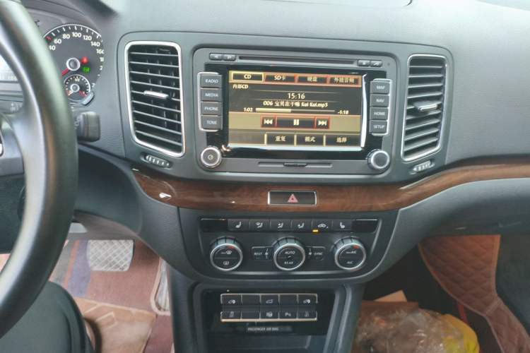 Used Volkswagen Sharan 2013 2.0 TSI Luxury Model Audio And AC Panel
