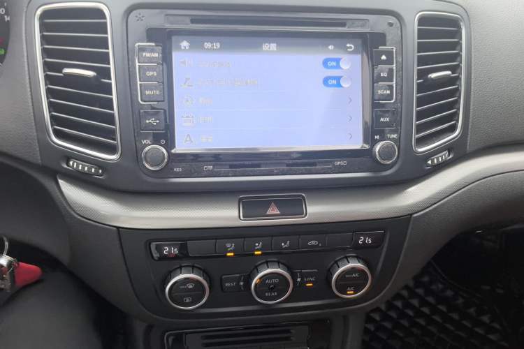 Used Volkswagen Sharan 2013 1.8TSI Standard Model Audio And AC Panel