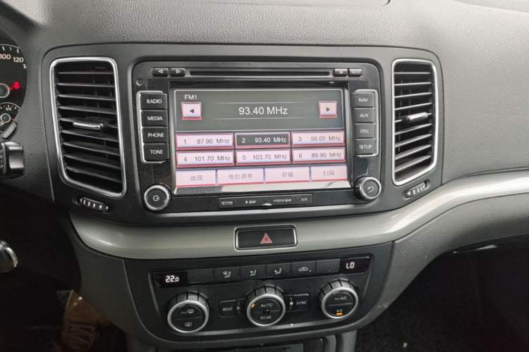 Used Volkswagen Sharan 2013 2.0 TSI Standard Model Audio And AC Panel