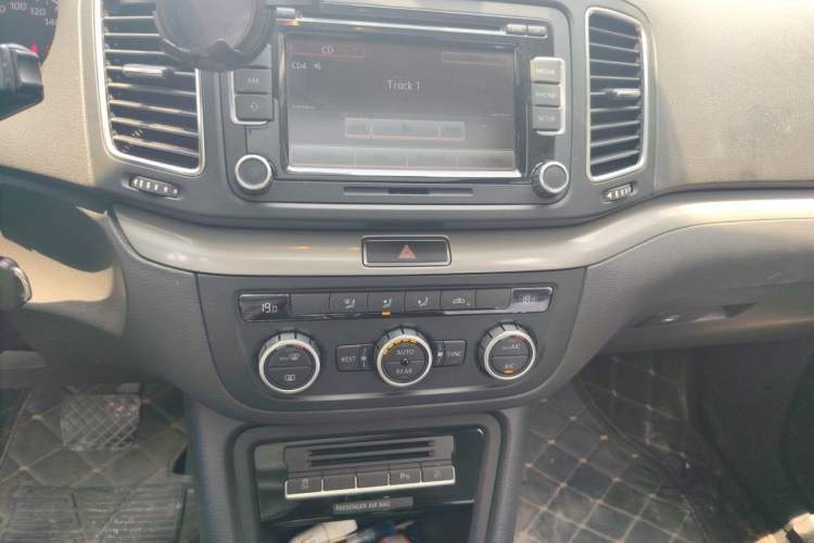 Used Volkswagen Sharan 2013 1.8TSI Standard Model Euro IV Audio And AC Panel