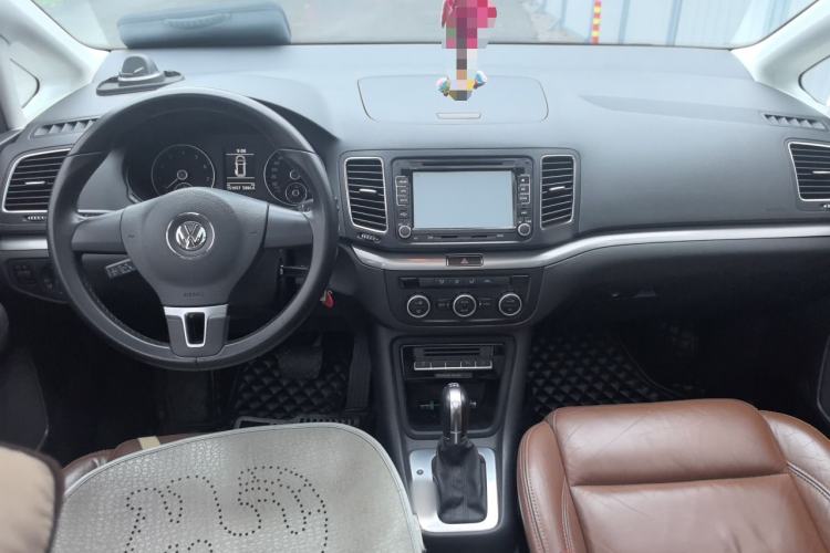 Used Volkswagen Sharan 2013 1.8TSI Standard Model Center Console