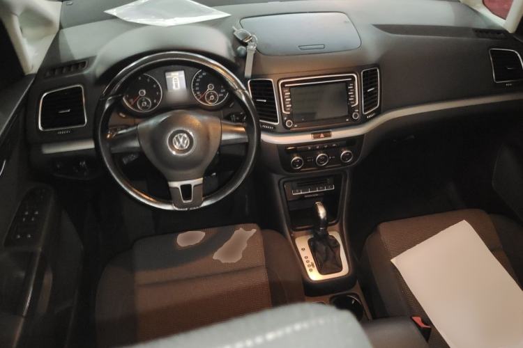 Used Volkswagen Sharan 2013 1.8TSI Standard Model Euro IV Center Console