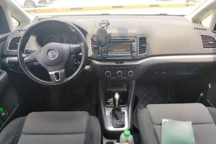 Used Volkswagen Sharan 2013 1.8TSI Standard Model Euro IV Center Console