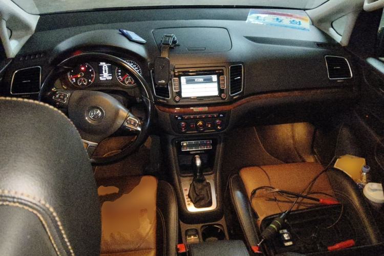 Used Volkswagen Sharan 2013 1.8TSI Comfort Model Center Console
