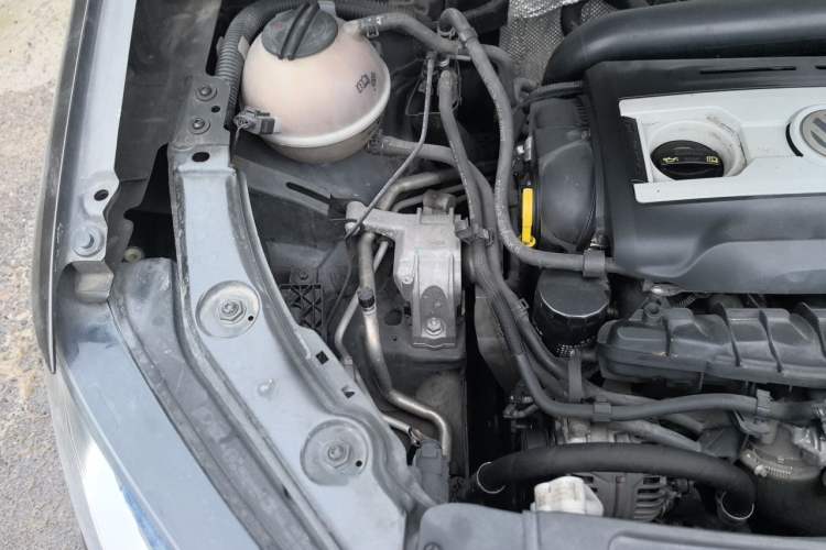 Used Volkswagen Sharan 2013 1.8TSI Standard Model Engine Bay Right