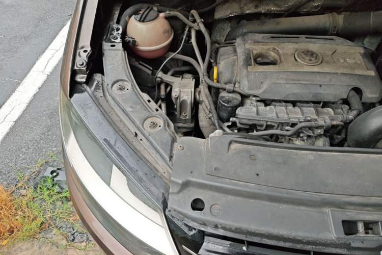 Used Volkswagen Sharan 2013 2.0 TSI Standard Model Engine Bay Right