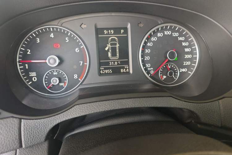 Used Volkswagen Sharan 2013 1.8TSI Standard Model Odometer Close Up