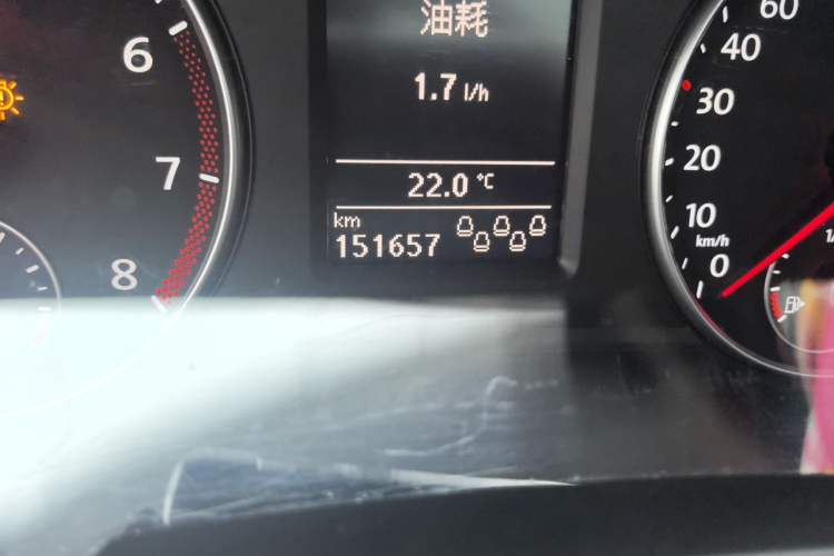 Used Volkswagen Sharan 2013 1.8TSI Standard Model Odometer Close Up