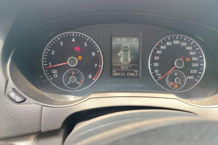 Used Volkswagen Sharan 2013 1.8TSI Standard Model Euro IV Odometer Close Up