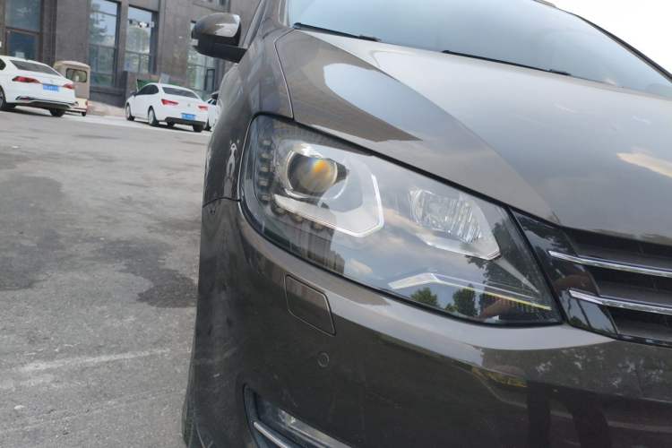 Used Volkswagen Sharan 2013 2.0 TSI Luxury Model Right Front Headlight