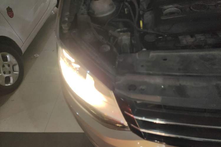 Used Volkswagen Sharan 2013 1.8TSI Standard Model Euro IV Right Front Headlight