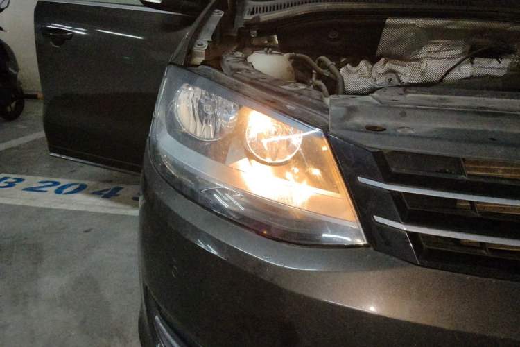 Used Volkswagen Sharan 2013 1.8TSI Comfort Model Right Front Headlight