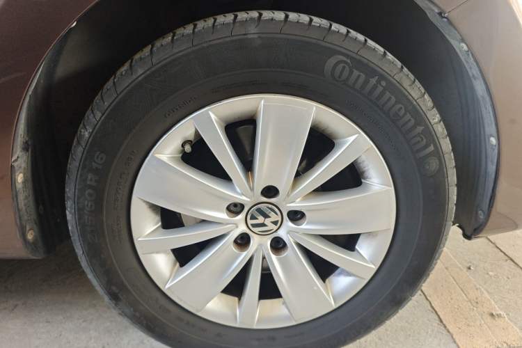 Used Volkswagen Sharan 2013 1.8TSI Standard Model Right Front Wheel Hub