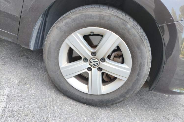 Used Volkswagen Sharan 2013 2.0 TSI Luxury Model Right Front Wheel Hub