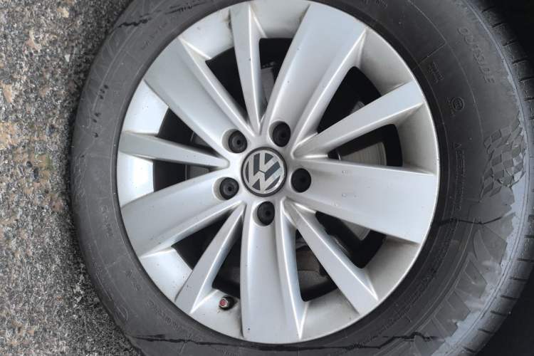 Used Volkswagen Sharan 2013 1.8TSI Standard Model Right Front Wheel Hub
