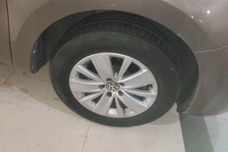 Used Volkswagen Sharan 2013 1.8TSI Standard Model Euro IV Right Front Wheel Hub
