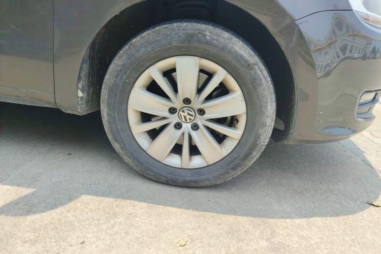 Used Volkswagen Sharan 2013 1.8TSI Standard Model Euro IV Right Front Wheel Hub