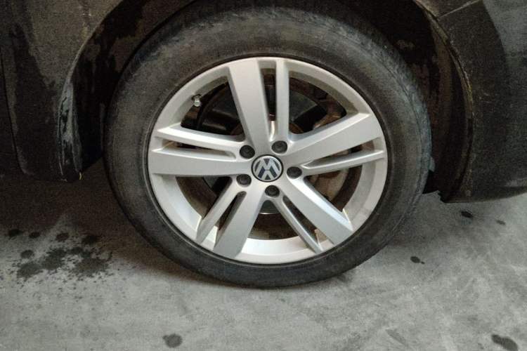 Used Volkswagen Sharan 2013 1.8TSI Comfort Model Right Front Wheel Hub