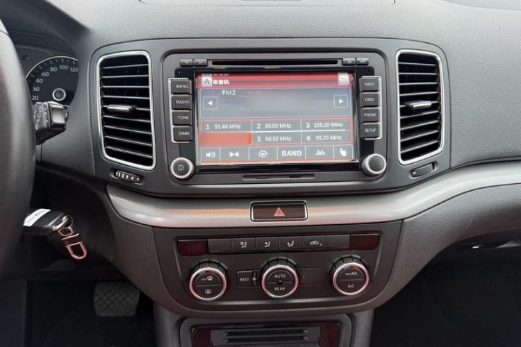 Used Volkswagen Sharan 2013 2.0 TSI Standard Model Audio And AC Panel