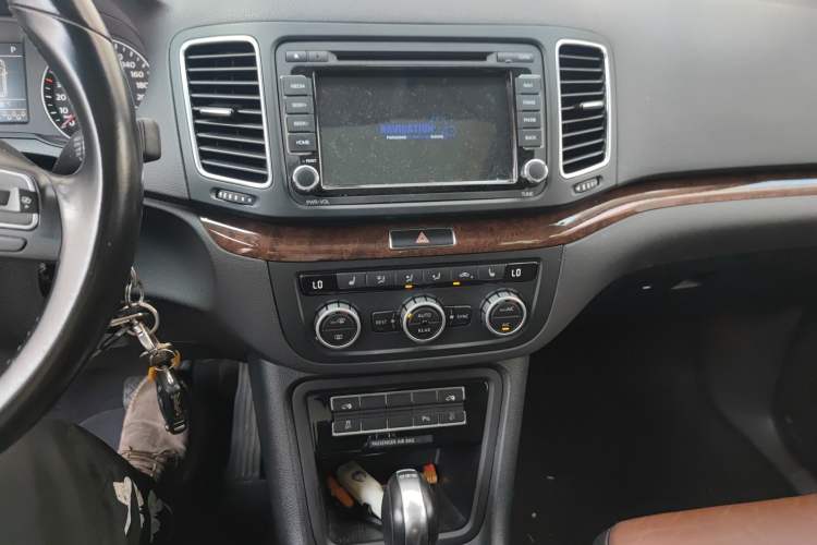 Used Volkswagen Sharan 2013 1.8TSI Comfort Model Audio And AC Panel