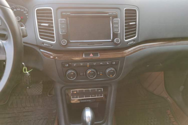 Used Volkswagen Sharan 2013 1.8TSI Comfort Model Audio And AC Panel