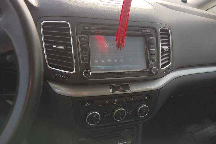 Used Volkswagen Sharan 2013 2.0 TSI Standard Model Audio And AC Panel