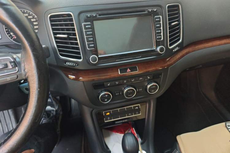 Used Volkswagen Sharan 2013 2.0 TSI Comfort Model Audio And AC Panel
