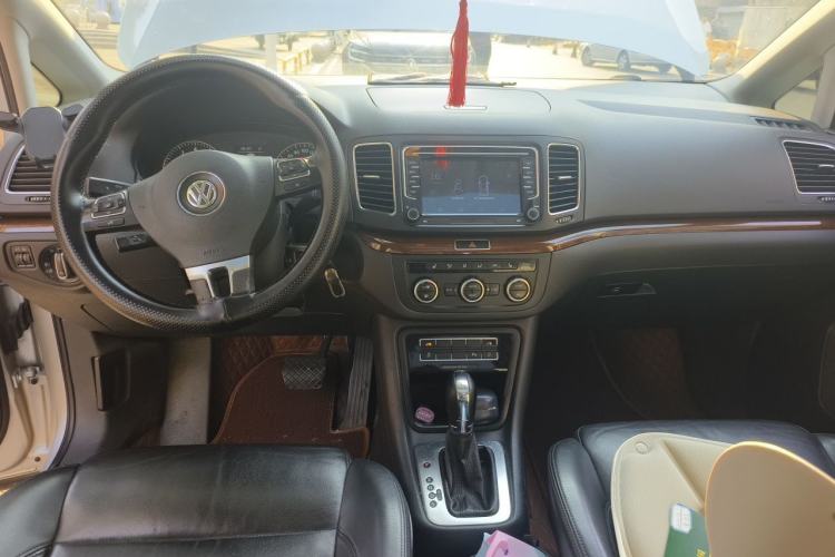 Used Volkswagen Sharan 2013 1.8TSI Comfort Model Center Console