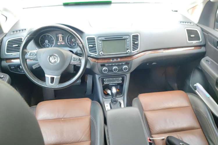 Used Volkswagen Sharan 2013 1.8TSI Comfort Model Center Console