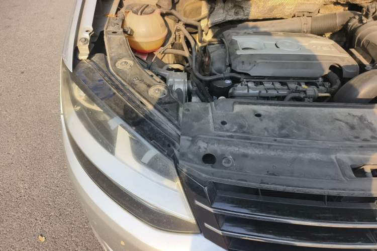 Used Volkswagen Sharan 2013 1.8TSI Comfort Model Engine Bay Right