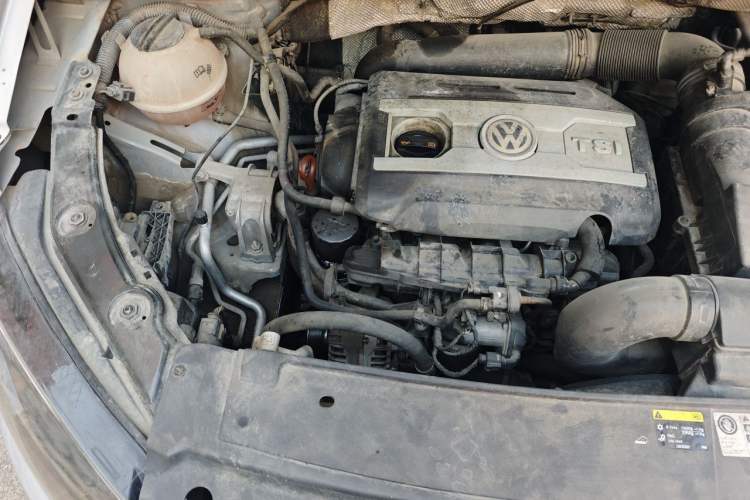 Used Volkswagen Sharan 2013 2.0 TSI Comfort Model Engine Bay Right