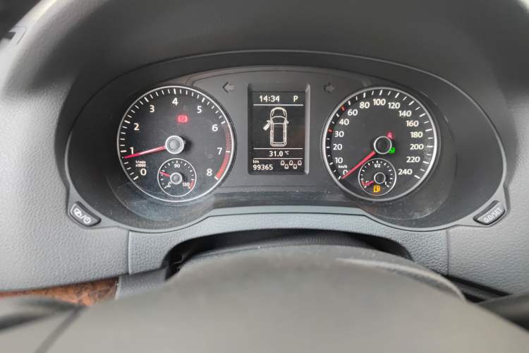 Used Volkswagen Sharan 2013 1.8TSI Comfort Model Odometer Close Up