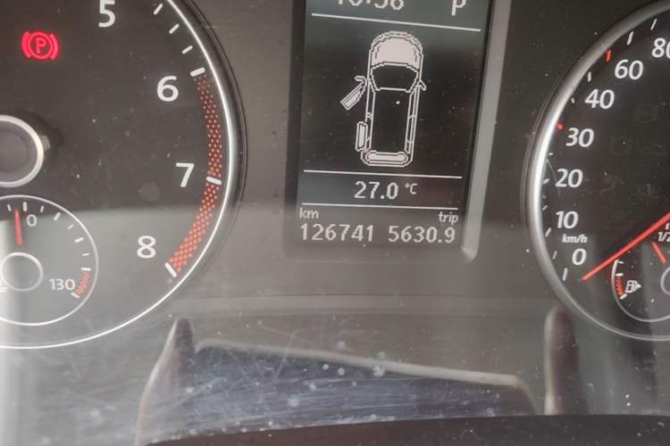 Used Volkswagen Sharan 2013 1.8TSI Comfort Model Odometer Close Up