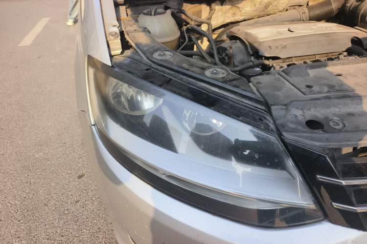 Used Volkswagen Sharan 2013 1.8TSI Comfort Model Right Front Headlight
